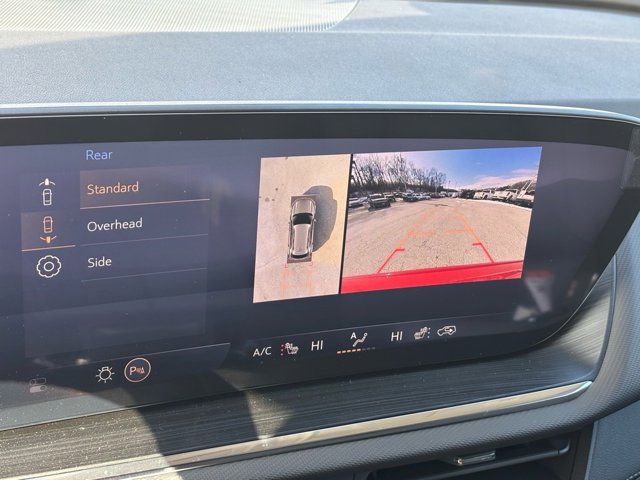 Vehicle image 10 of 20