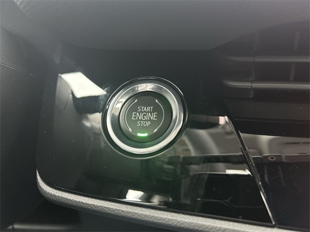 Vehicle image 33 of 47