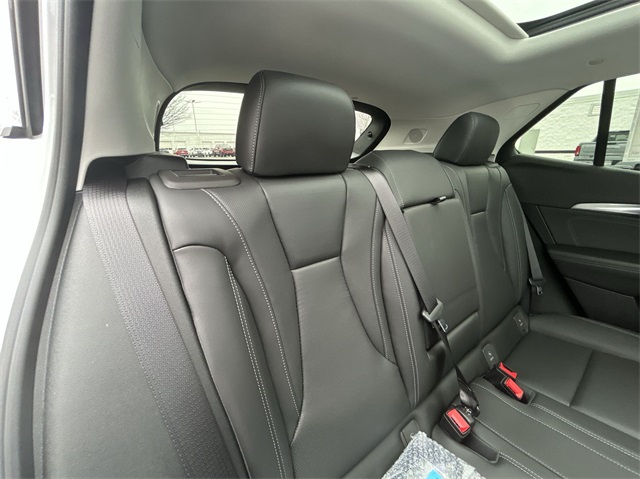 Vehicle image 43 of 47