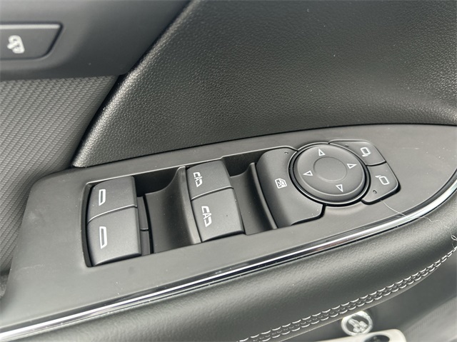 Vehicle image 40 of 47