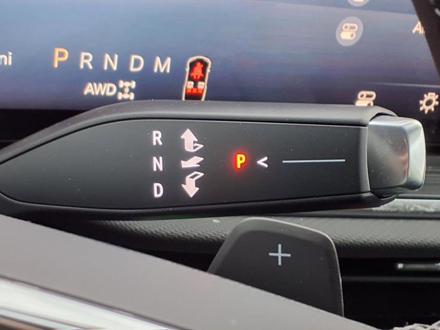 Vehicle image 17 of 24