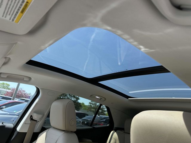 Vehicle image 23 of 31