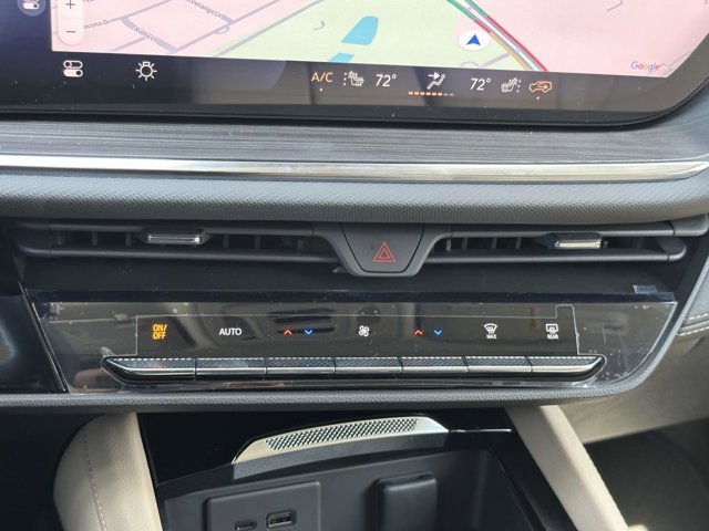 Vehicle image 10 of 31