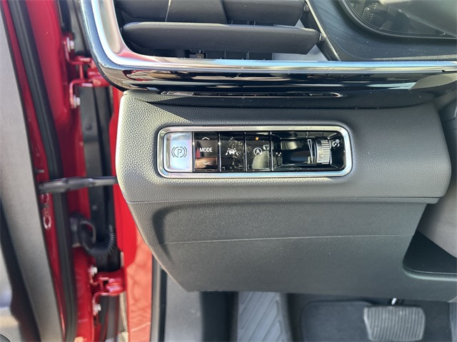 Vehicle image 33 of 46