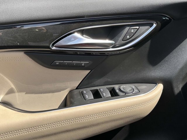 Vehicle image 21 of 25
