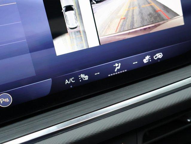 Vehicle image 31 of 63