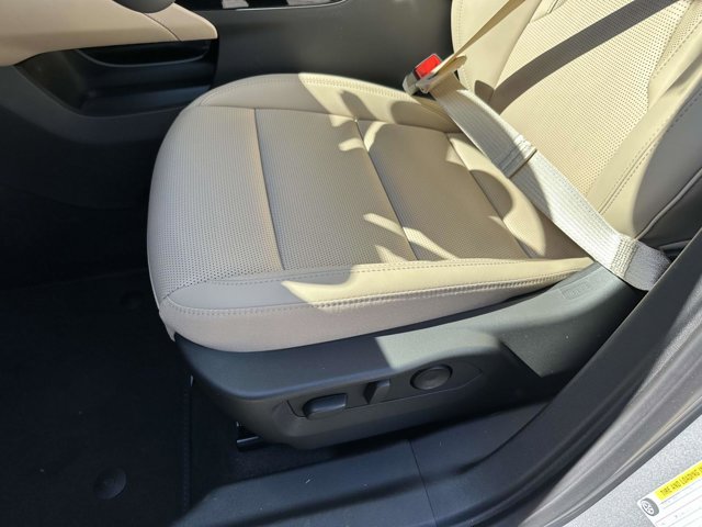 Vehicle image 21 of 25