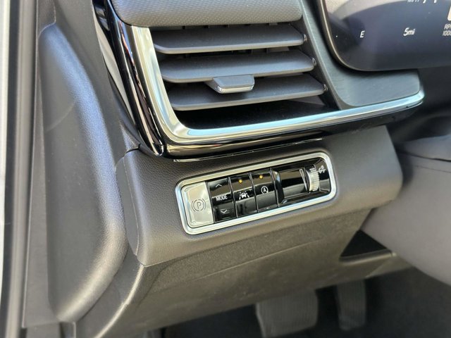 Vehicle image 23 of 25