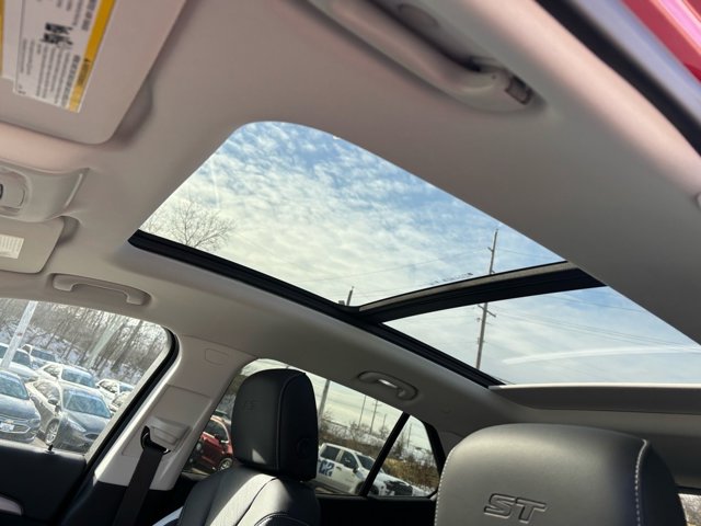 Vehicle image 21 of 26