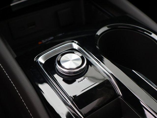 Vehicle image 34 of 63