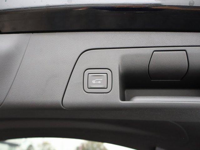 Vehicle image 25 of 63