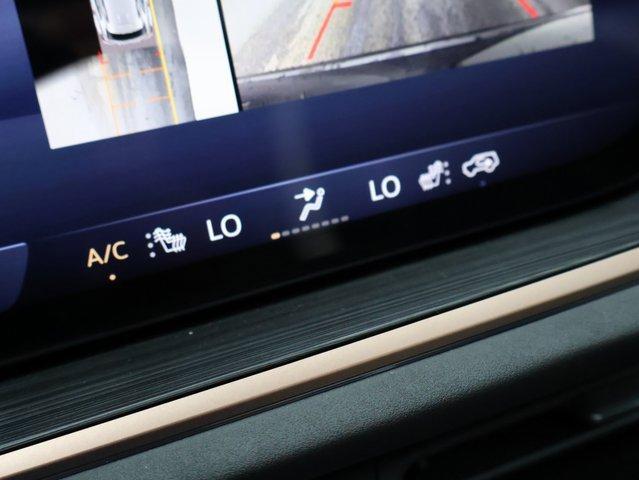 Vehicle image 31 of 63