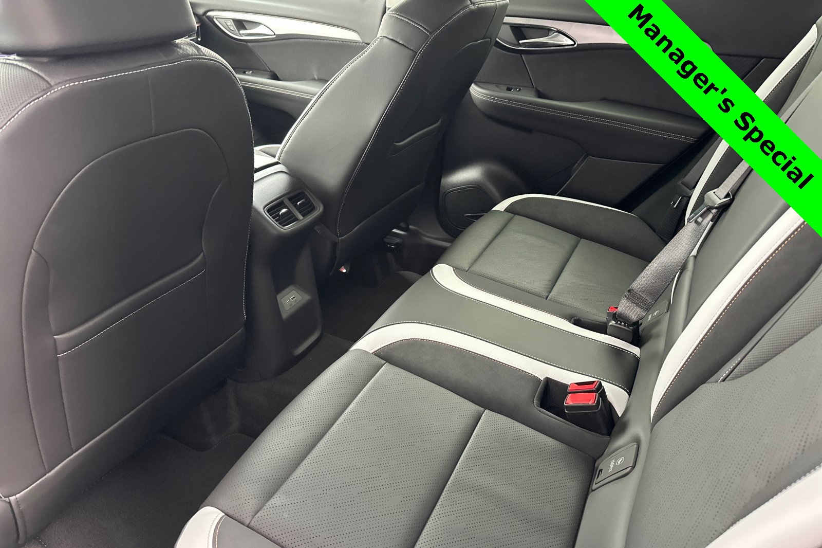 2025 Buick Envision Sport Touring Image 7 of 32