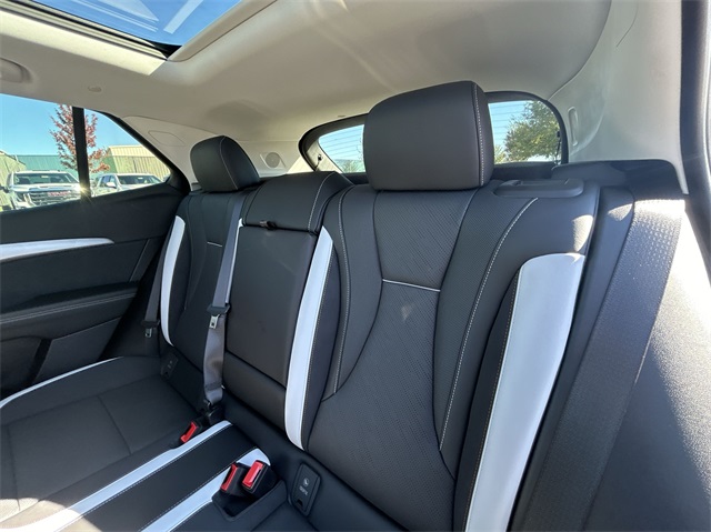 Vehicle image 41 of 47