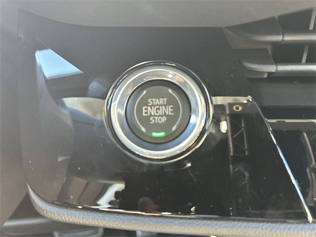 Vehicle image 33 of 47