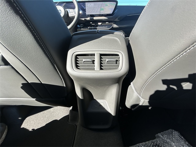 Vehicle image 38 of 47