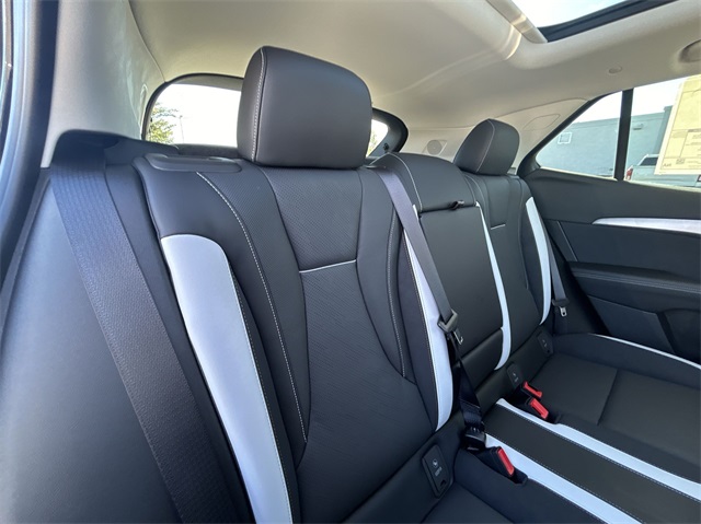 Vehicle image 43 of 47