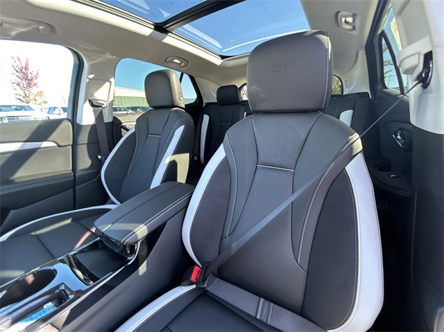 Vehicle image 36 of 47