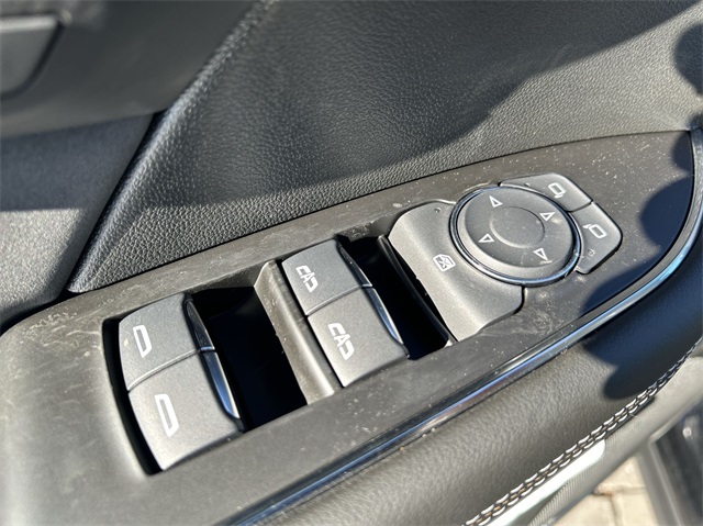 Vehicle image 40 of 47