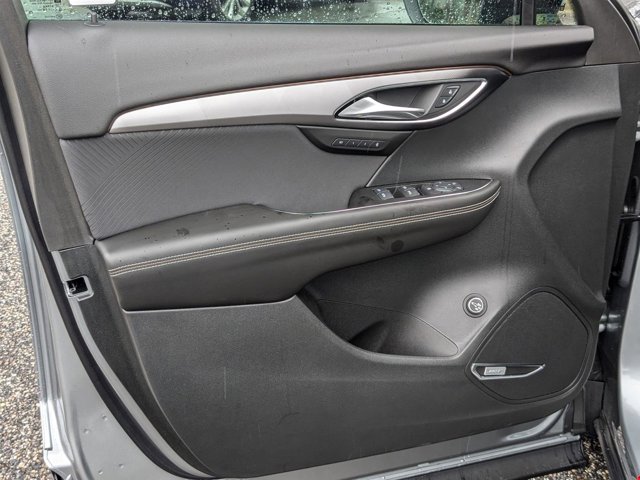 Vehicle image 10 of 31