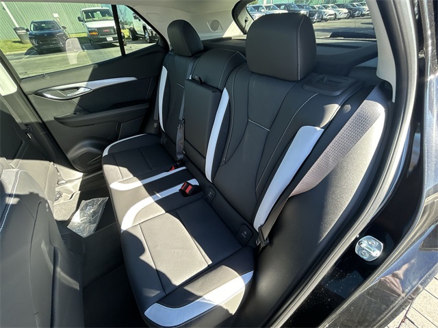 Vehicle image 43 of 49