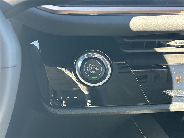 Vehicle image 34 of 49