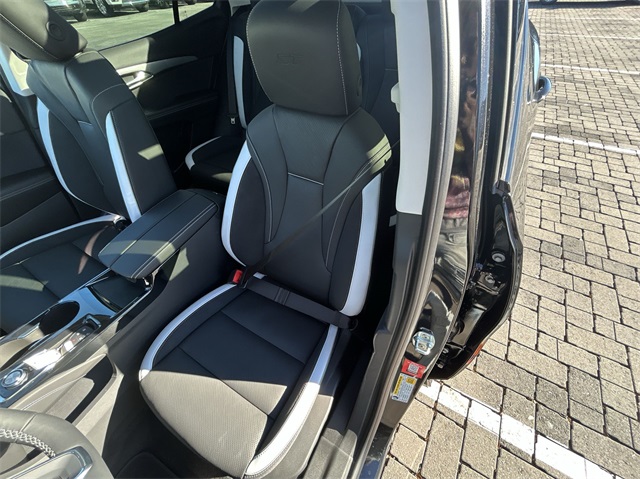Vehicle image 37 of 49