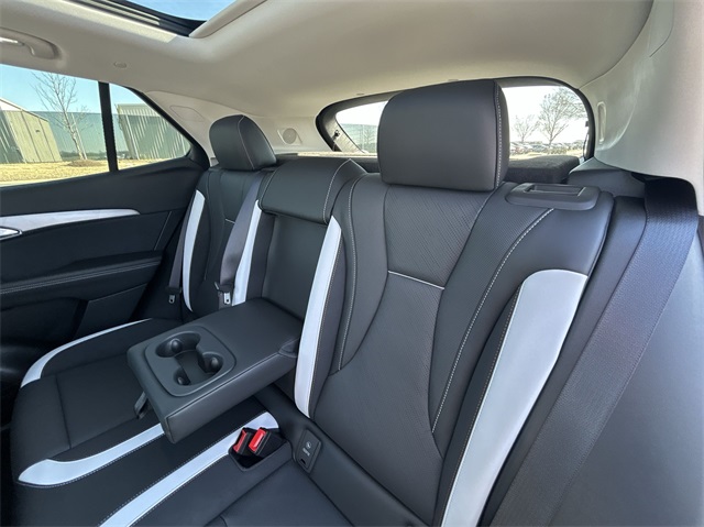 Vehicle image 41 of 47