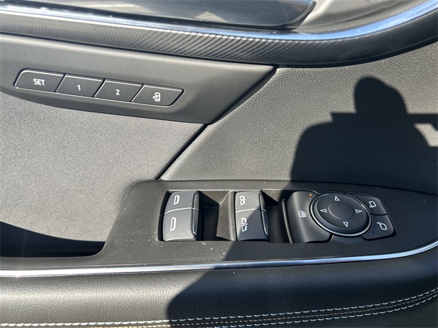 Vehicle image 40 of 47