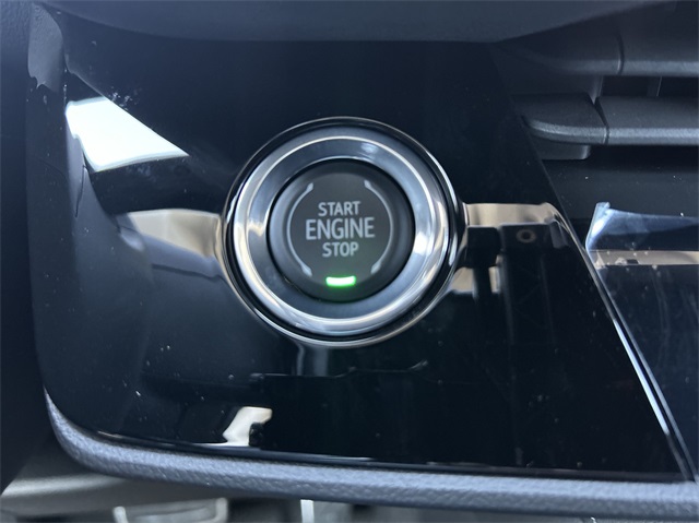Vehicle image 33 of 47
