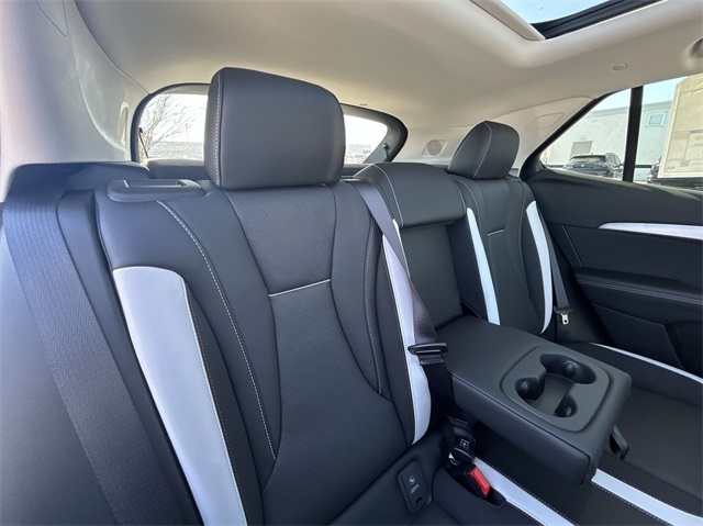 Vehicle image 43 of 47
