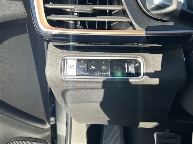 Vehicle image 34 of 47