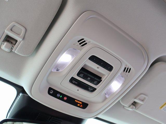 Vehicle image 60 of 62