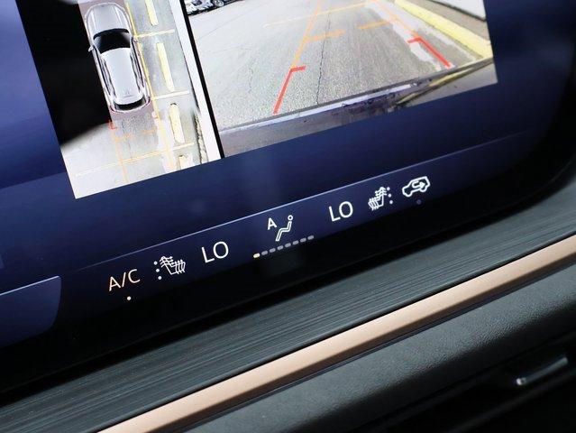 Vehicle image 31 of 63