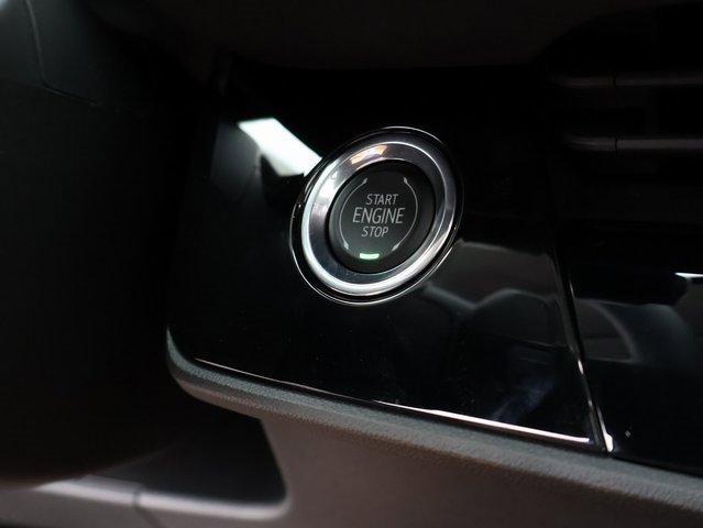 Vehicle image 33 of 63
