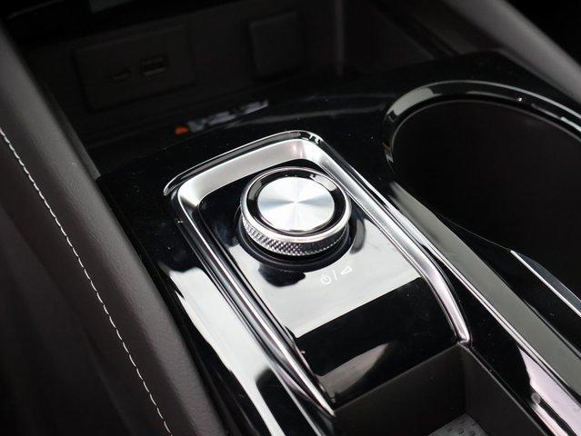 Vehicle image 34 of 63