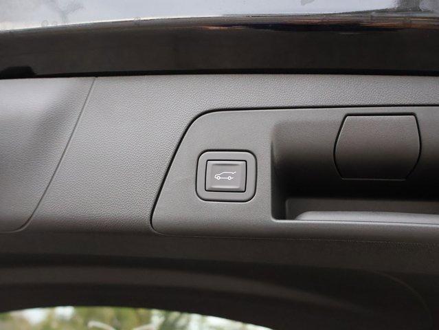 Vehicle image 25 of 63