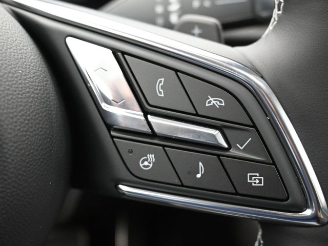 Vehicle image 32 of 45