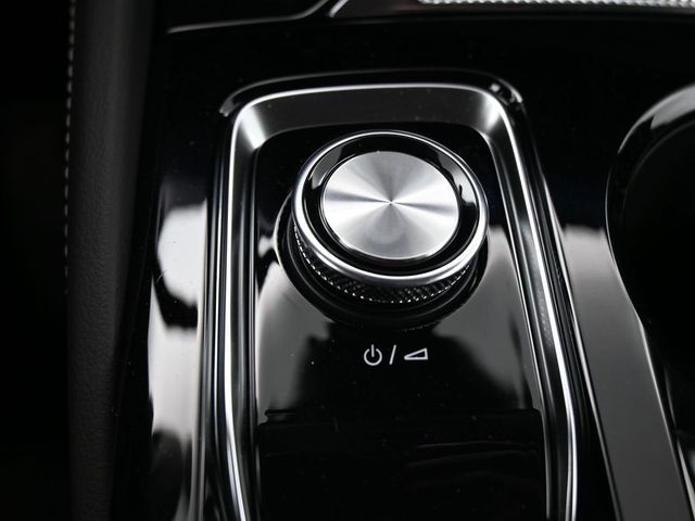 Vehicle image 37 of 43