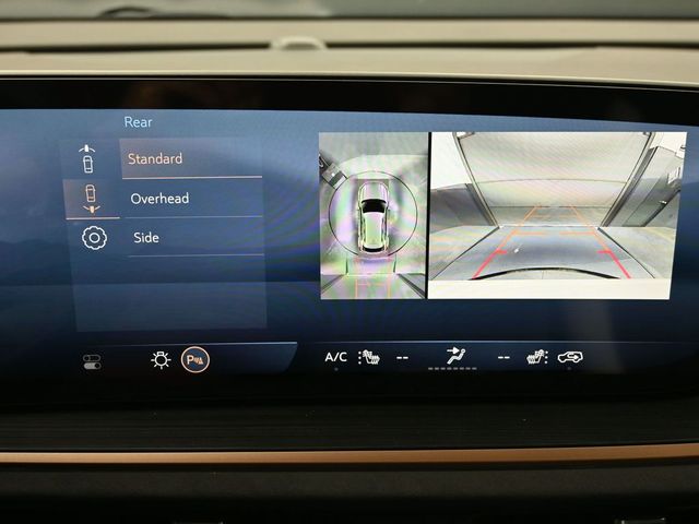 Vehicle image 33 of 43