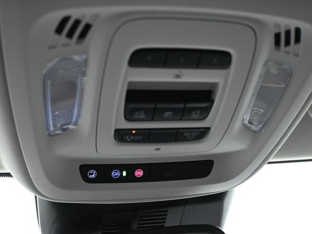 Vehicle image 38 of 43