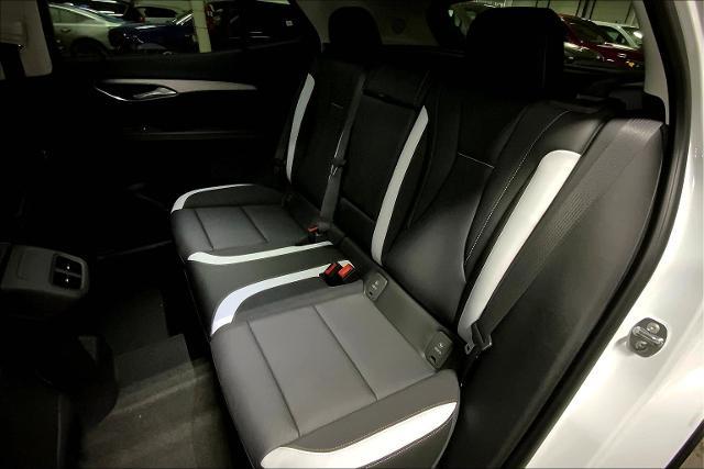Vehicle image 19 of 40