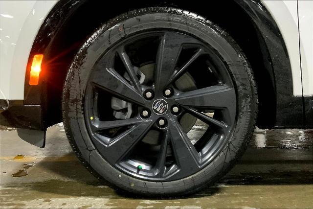 Vehicle image 21 of 40