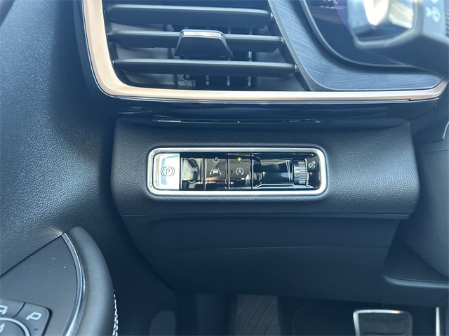 Vehicle image 34 of 47