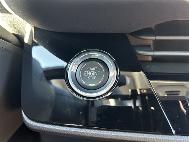 Vehicle image 33 of 47