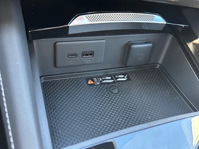 Vehicle image 11 of 21