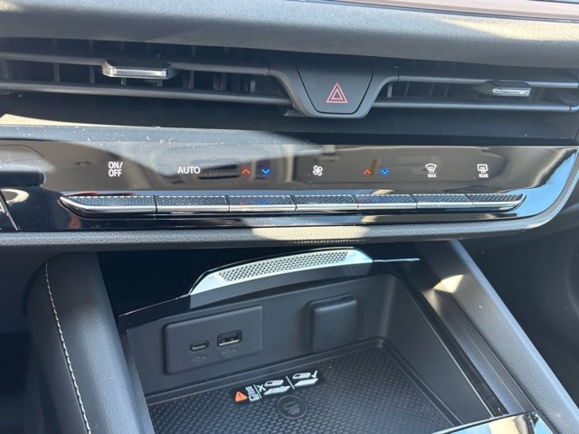 Vehicle image 10 of 21