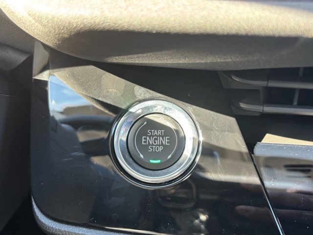Vehicle image 12 of 21