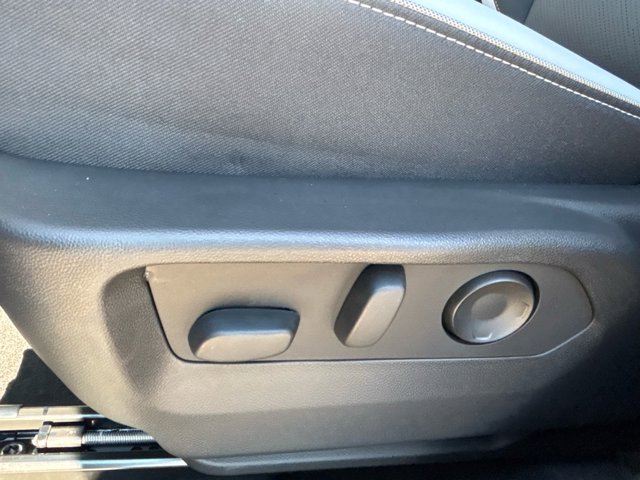 Vehicle image 19 of 21