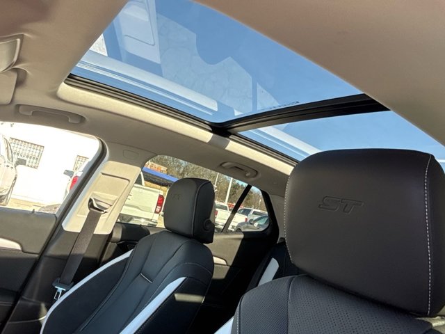 Vehicle image 17 of 21